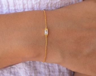 Dainty & Minimalist Baguette CZ Solitaire Bracelet