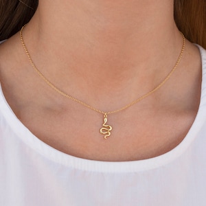 Dainty Snake Shaped Pendant Charm Chain Necklace