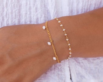 Dainty Curb Chain Bracelet With 3 Pearl Charms