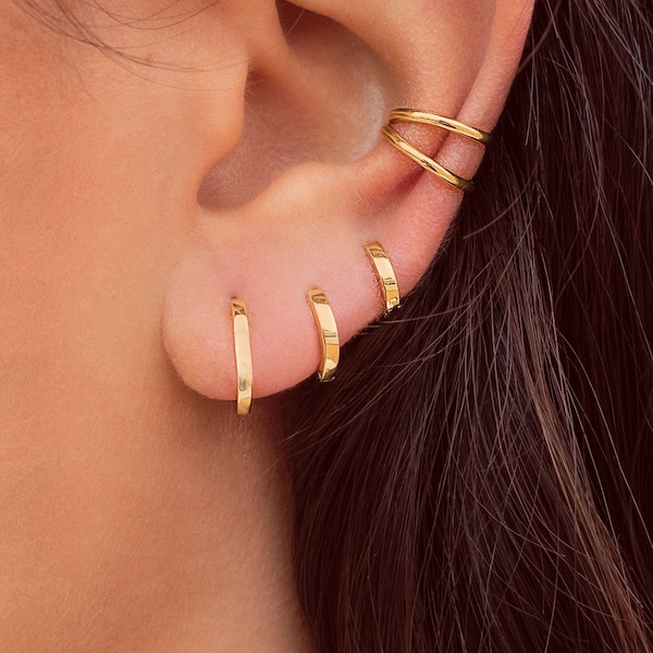 Petites boucles d'oreilles Huggie Hoop unies avec bords carrés - Trois tailles : 8, 10 et 12 mm