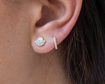 Pendientes de botón con circonitas y ópalo