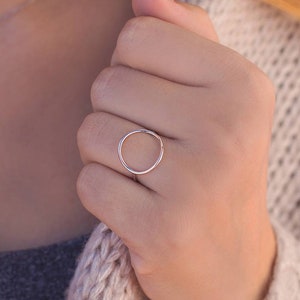 Bague grand cercle, Bague cercle, Bagues minimalistes, Bague silhouette cercle, Bagues argent, Bagues argent pour femmes image 5