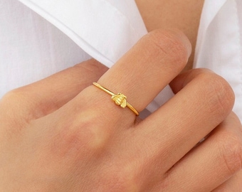 Bague fine avec mini abeille