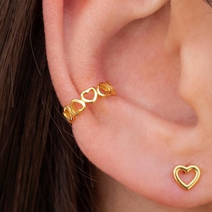 Pendientes conch ear cuff en forma de corazones