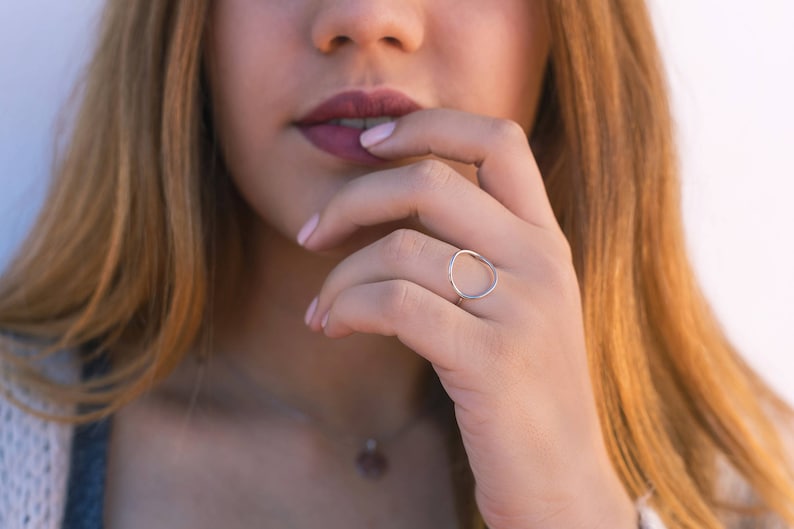 Bague grand cercle, Bague cercle, Bagues minimalistes, Bague silhouette cercle, Bagues argent, Bagues argent pour femmes image 3