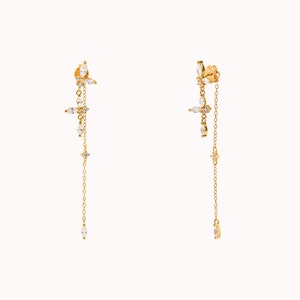 Boucles d'oreilles longues avec zircons taille marquise et ronde Or