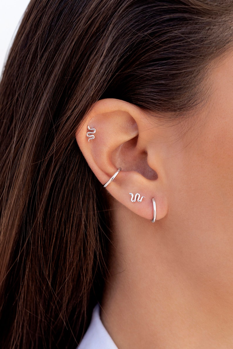 Small snake-shaped stud earrings image 5