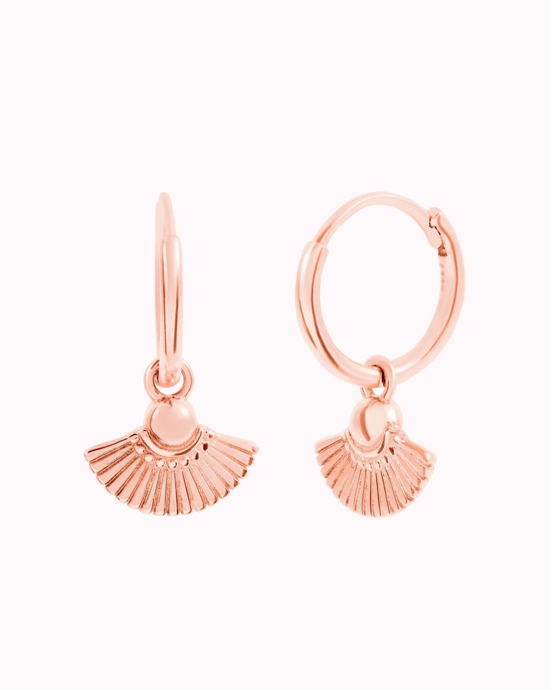 Hoop earrings with fan-shaped charm Rose gold