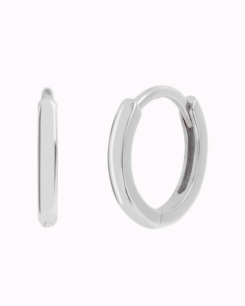 Dainty Round Edges Smooth Huggie Hoop Earrings zdjęcie 4