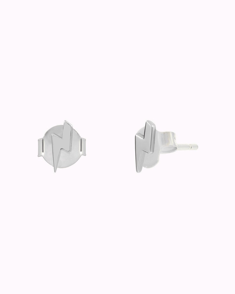 Pendientes stud mini en forma de rayo Tamaño pequeño Plata