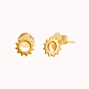 Dainty & Minimalist Sun Stud Earrings zdjęcie 2