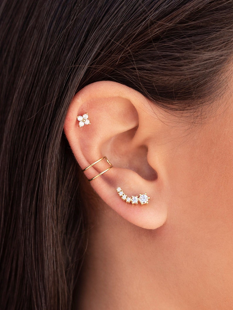 Tiny & Dainty Flower Shaped 4 CZ Stud Earrings zdjęcie 3