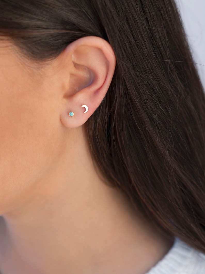 Dainty Crescent Moon Stud Earrings zdjęcie 10