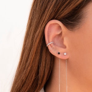 Boucles d'oreilles enfile-fils avec zircons sertis en 6 griffes image 3