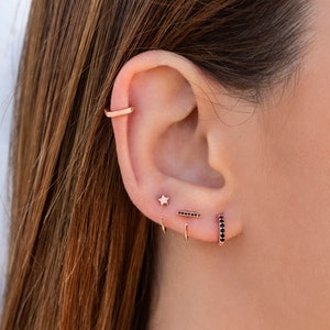 Tiny Star Open Huggie Hoop Earrings Ear hugger zdjęcie 5