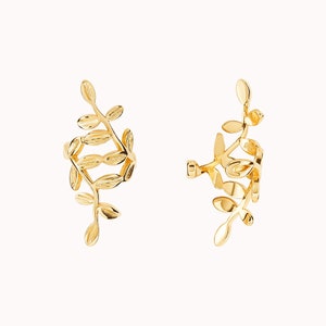 Conch ear cuff earrings in the shape of leaves Gold
