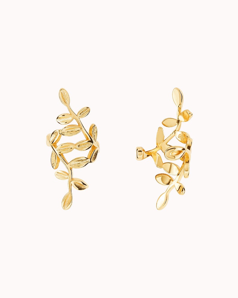 Conch ear cuff earrings in the shape of leaves Gold
