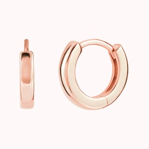 Petites boucles d'oreilles Huggie Hoop unies avec bords carrés Trois tailles: 8, 10 et 12 mm image 6