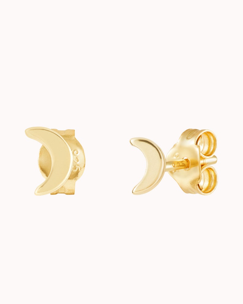 Dainty Crescent Moon Stud Earrings Złoto