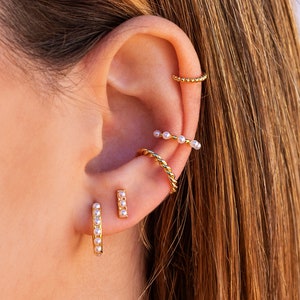 Dainty Single Twisted Band Conch Ear Cuff Earrings image 9