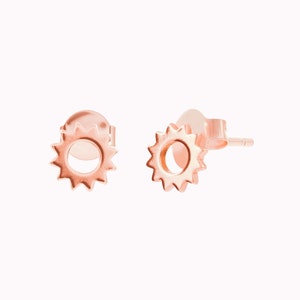 Dainty & Minimalist Sun Stud Earrings ローズゴールド