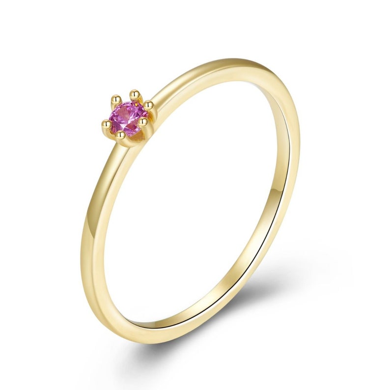 Anello solitario con zirconi taglio diamante a 6 griffe Disponibile in vari colori Rosa