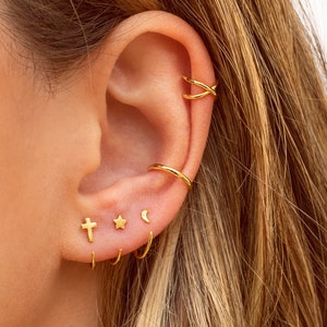 Tiny Star Open Huggie Hoop Earrings Ear hugger zdjęcie 7