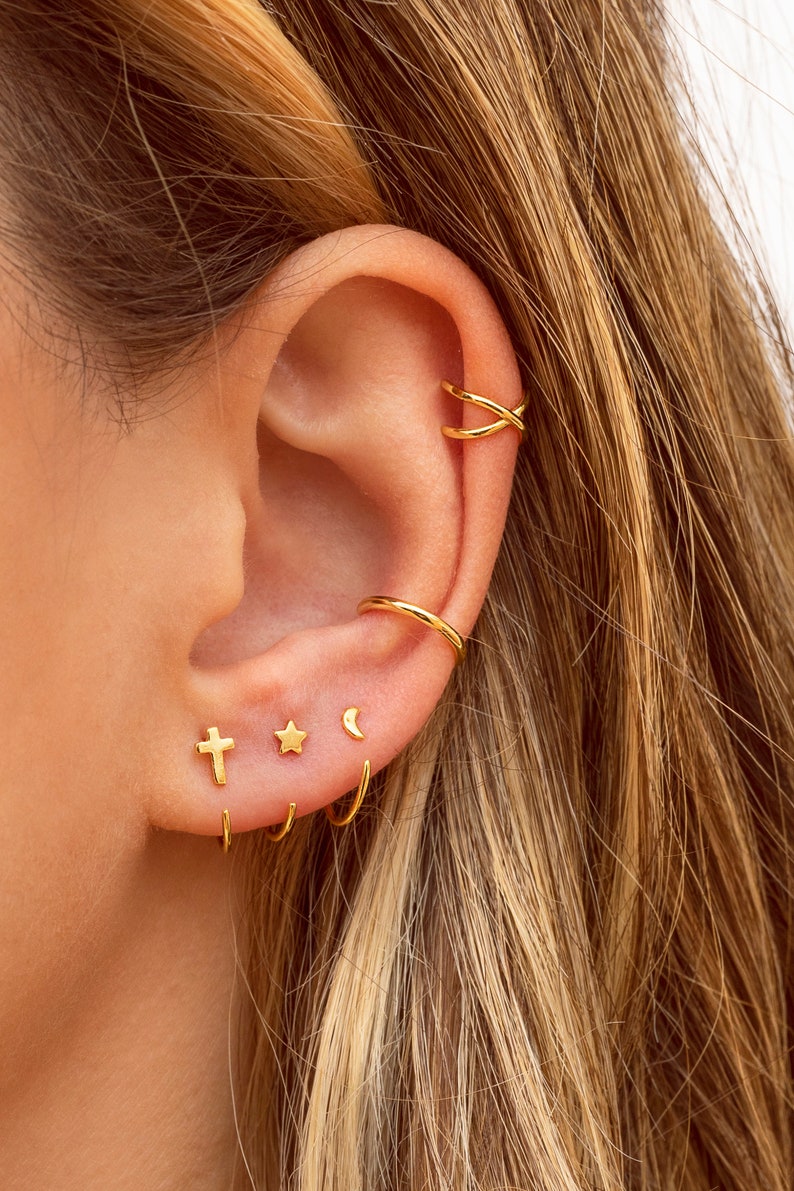 Tiny Star Open Huggie Hoop Earrings Ear hugger zdjęcie 7