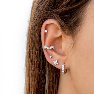 Pendientes stud pequeños con circonitas con garras invisibles Dos tamaños disponibles imagen 8