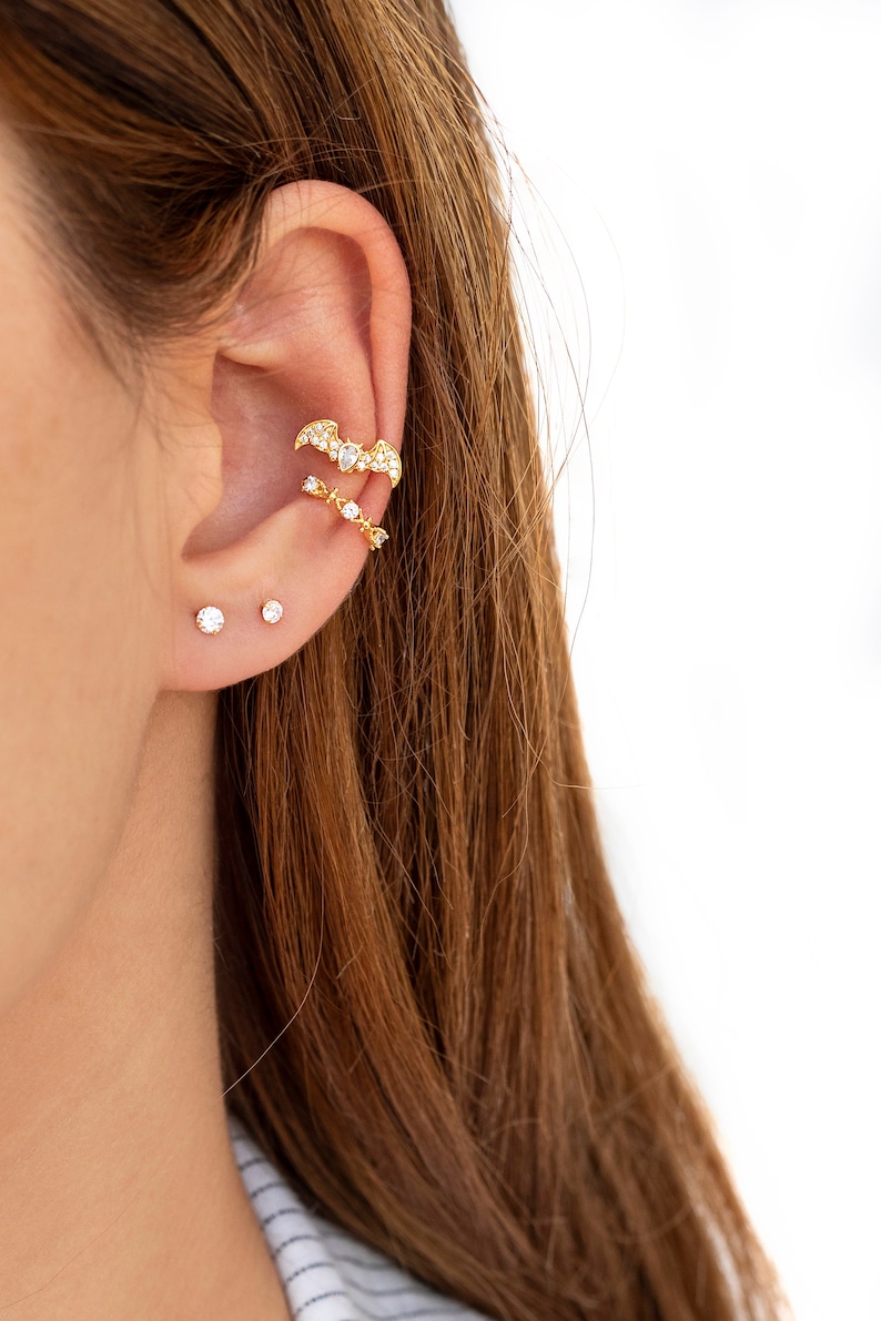 Pendientes stud pequeños con circonitas con garras invisibles Dos tamaños disponibles imagen 10