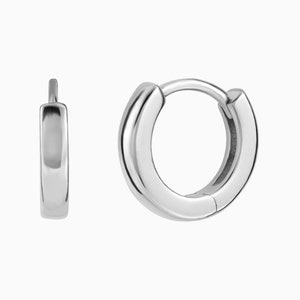 Petites boucles d'oreilles Huggie Hoop unies avec bords carrés Trois tailles: 8, 10 et 12 mm image 4