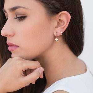 Dainty Square Edges Huggie Hoop Earrings Three sizes, 8, 10 and 12 mm zdjęcie 9