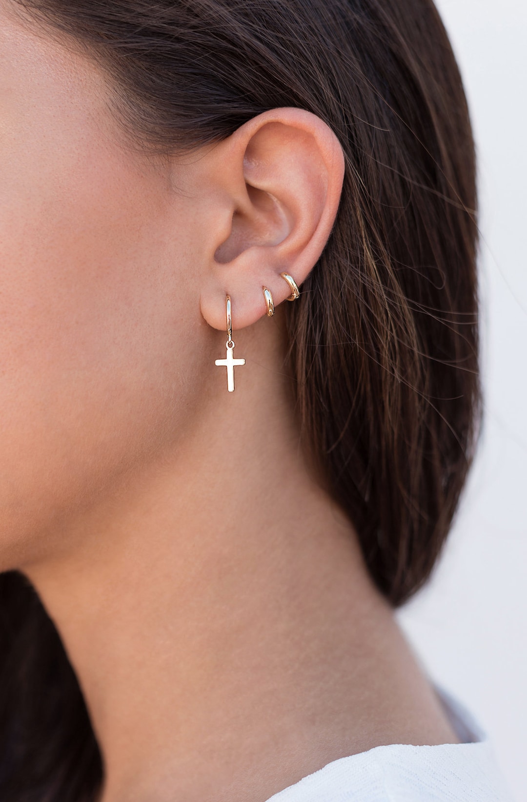 Pendientes de aro con cruz Pendientes de arito con colgante de