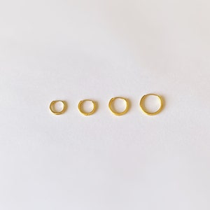 Dainty Round Edges Smooth Huggie Hoop Earrings zdjęcie 5