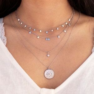 Dainty & Minimalist Dangling Small Coins Choker Necklace imagem 3