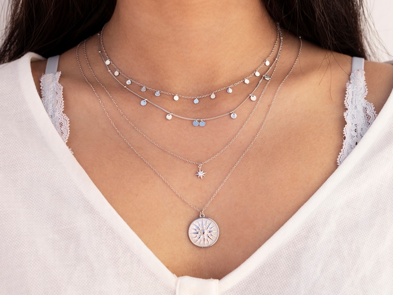 Dainty & Minimalist Dangling Small Coins Choker Necklace imagem 3