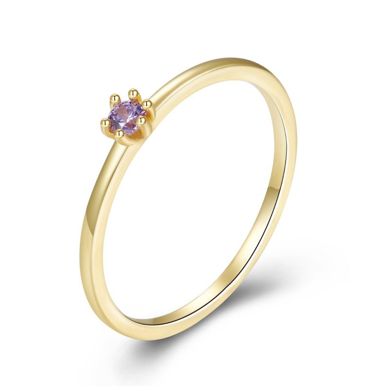 Anello solitario con zirconi taglio diamante a 6 griffe Disponibile in vari colori Viola