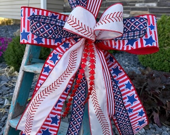 Noeud de porte de baseball patriotique | Décoration de porte d'entrée pour maman baseball | Noeud de couronne Americana | Décoration sportive du 4 juillet