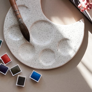 Handmade Ceramic Moon Paint Palette – Pottery Mixing Tray for Watercolor, Gouache, Acrylic, Artist Gift, Lunar Art Supply