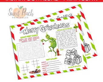 Könnte beinhalten: Zwei 28 x 21,6 cm große Aktivitäts-Tischsets mit Grinch-Motiv. Die Seiten enthalten eine Wortsuche, ein Labyrinth, ein Worträtsel, Tic-Tac-Toe und eine Geschenk-Dekorationsaktivität. Das Design enthält den Text "Merry Grinchmas" und Illustrationen des Grinch.