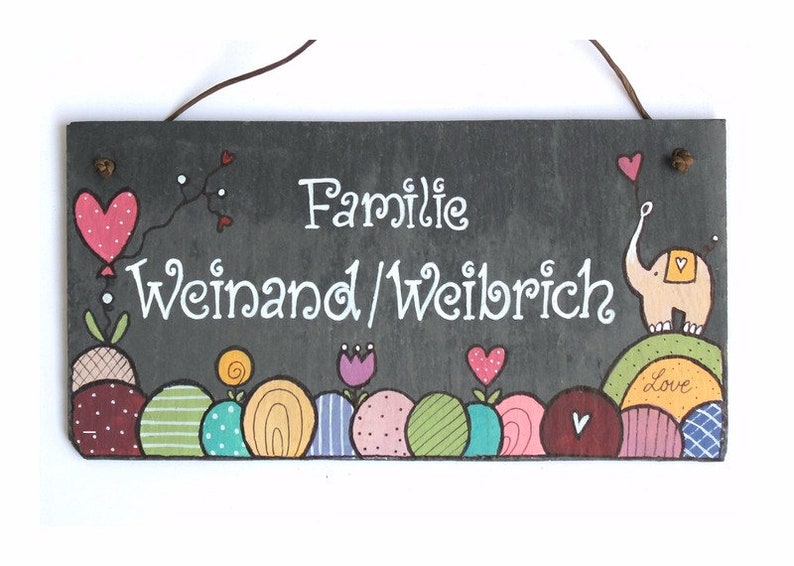 Familienschild aus Schiefer mit Name personalisiert. Wetterfestes Türschild. Haustürschild mit Elefant. Namensschild Familie für Zuhause. Willkommensschild, Eingangsschild handbemalt. Geschenk zu Umzug, Einzug, Hochzeit, Geburt, Ostern.