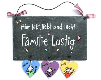 Schieferschild Familie personalisiert mit Namen, Schild mit Herzanhänger, Türschild aus Schiefer mit Figuren, einzigartiges Haustürschild