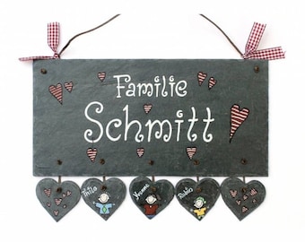 personalisiertes Geschenk zum Einzug, Einzugsgeschenk für Zuhause, Türschild aus Schiefer, Schieferschild Familie mit Herzanhänger