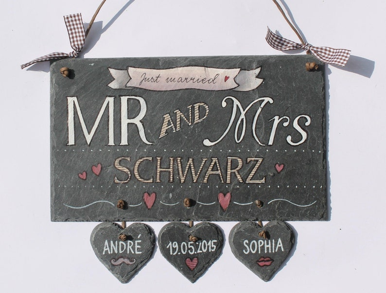 Türschild Mr. & Mrs.  aus Schiefer personalisiert mit Namen. Wetterfestes Schieferschild, Namensschild, Haustürschild, Familienschild, Willkommensschild, Eingangsschild handbemalt. Geschenk zu Hochzeit, Geburt, Umzug, Einzug, Ostern, Geburtstag.