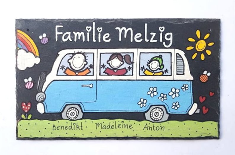 Haustürschild aus Schiefer für Familien mit Name personalisiert. Türschild, Schieferschild mit Figuren und Bulli / Bus.  Namensschild, Familienschild wetterfest. Willkommensschild handbemalt. Hochzeitsgeschenk, Einweihungsgeschenk.