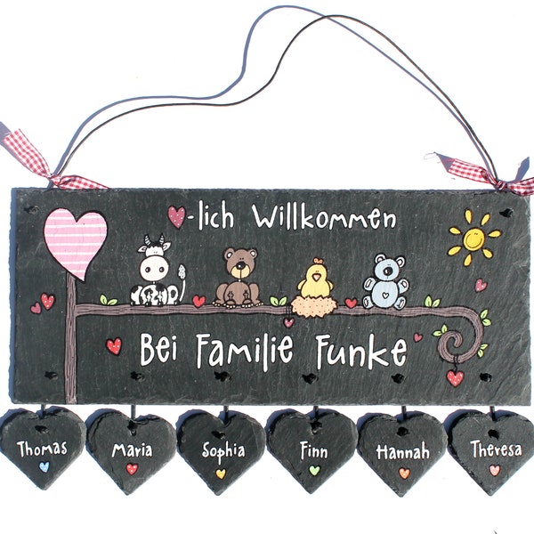 Türschild Familie aus Schiefer mit Tieren und Herzanhänger, Schieferschild personalisiert mit Namen, Einzugsgeschenk, Hochzeitsgeschenk