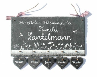 Willkommensschild Schiefer mit Namen der Familie personalisiert | Türschild Blumenwiese mit Herzanhänger | Namensschild | Familienschild Tür