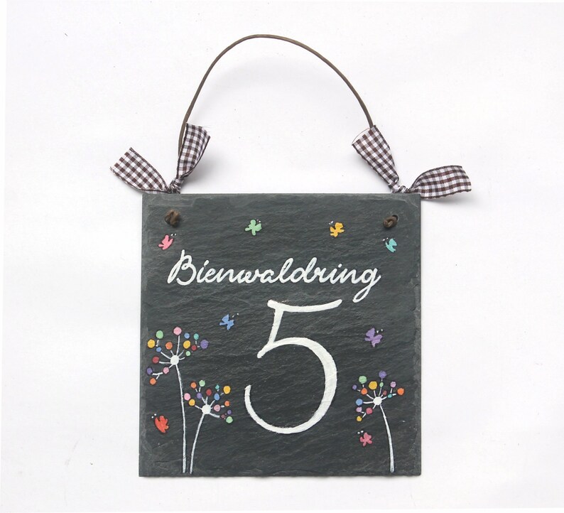 Hausnummer Schiefer floral Schmetterlinge handbemalt individuell personalisierbar Schiefertafel Schieferplatte Eingangsschild Bild 3