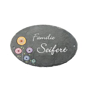 ovales Schieferschild Familie personalisiert mit Namen, Türschild aus Schiefer mit Blumen, Haustürschild für die Familie, Schiefertürschild