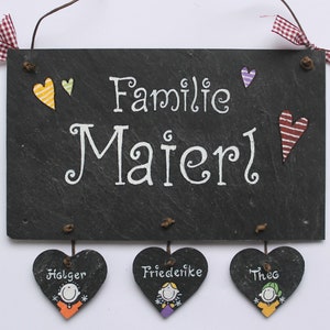 Türschild Familie aus Schiefer personalisiert mit Namen. Wetterfestes Schieferschild mit Figuren Namensschild, Haustürschild, Familienschild, Willkommensschild, Eingangsschild handbemalt. Individuelles Einzugsgeschenk oder Hochzeitsgeschenk.